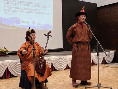 The Mongolian traditions and cultural music performance, horsehead fiddle, were arranged to add delight to the congress.