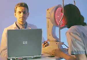 Dr. Shroff conducts wavefront imaging on a patient