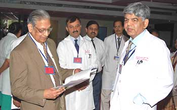 I.S. Jain, Dr. Gupta and other faculty of The Advanced Eye Centre