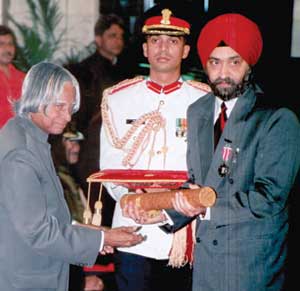 Dr. Sachdev receives award from former president of India