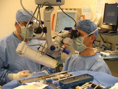 Mark Packer, MD, and colleague work with intraoperative wavefront aberrometry during cataract surgery. 