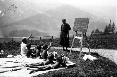 Many children patients who had chronic orthopaedic conditions attended the hospital school. Here, the children are attending an outside class.