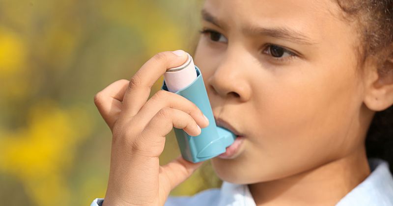 girl with inhaler