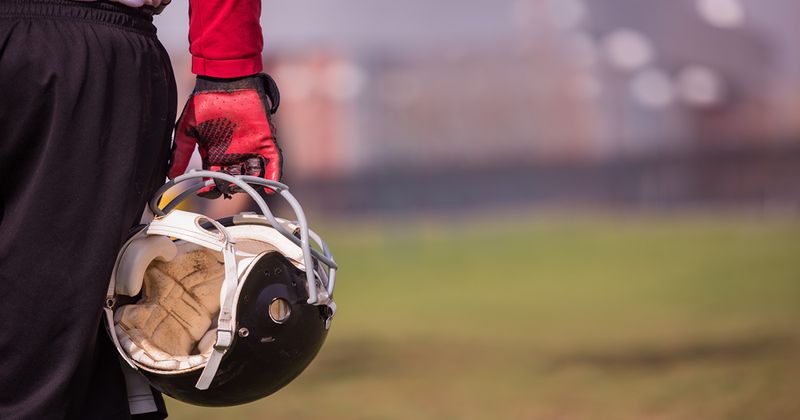 NFL players who reported concussion symptoms after they retired had worse cognitive performance. Image: Adobe Stock