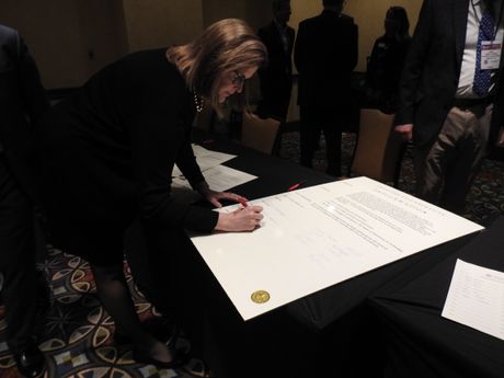 Carol Alexander, OD, head, North America professional relations, Johnson & Johnson Vision Care, adds her name to the proclamation.