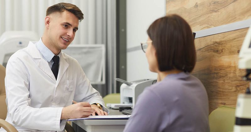 optometrist speaking to patient 