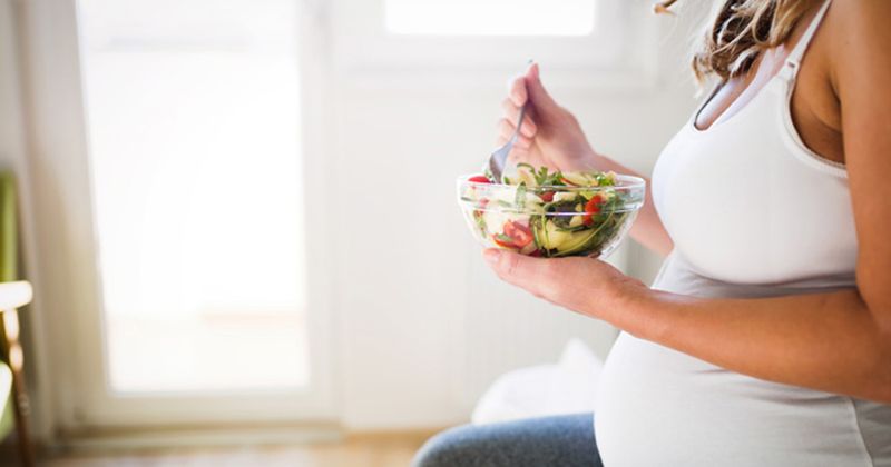 Pregnant women eating healthy