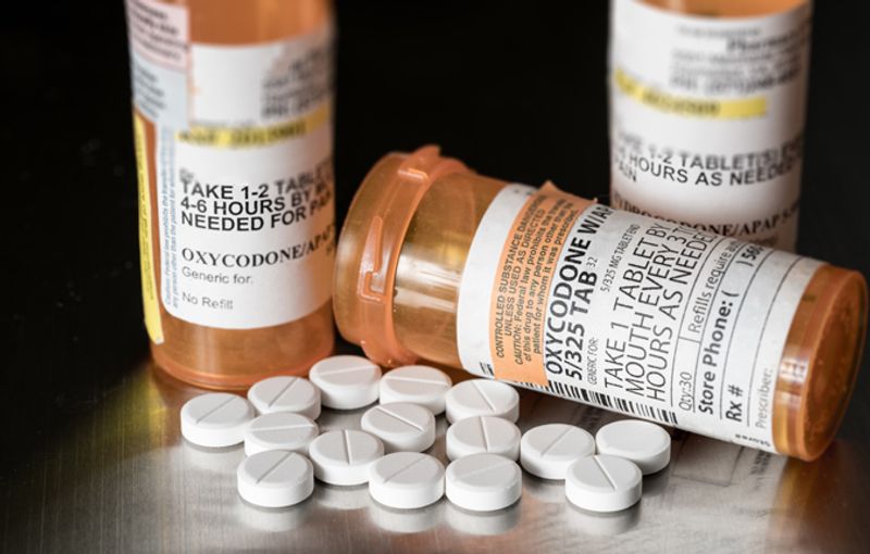 Photo of oxycodone pills and pill bottles 