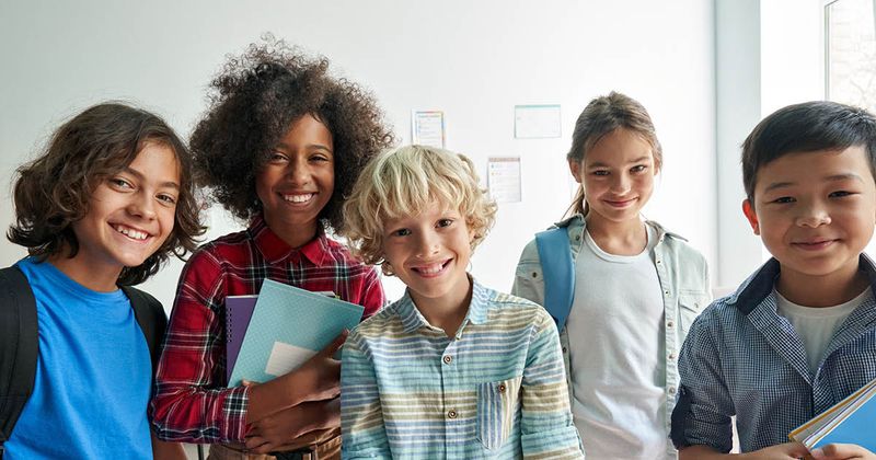 Schoolchildren 2 (Adobe Stock)