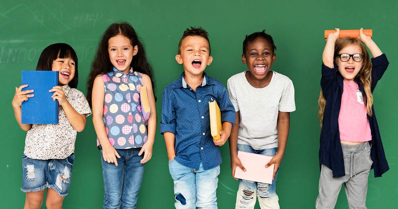 Schoolchildren 3 (Adobe Stock)