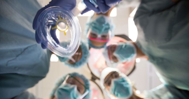 An oxygen mask being put on for surgery