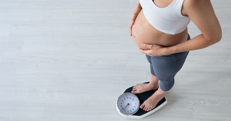 Data showed that the ideal range for gestational weight gain during twin pregnancy differs based on pre-pregnancy BMI. Source: Adobe Stock