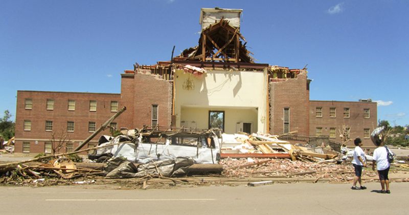 Building whose facade has been damaged